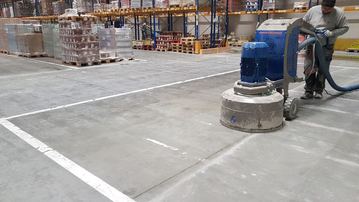 szlifowanie posadzki betonowej narzędziami diamentowymi