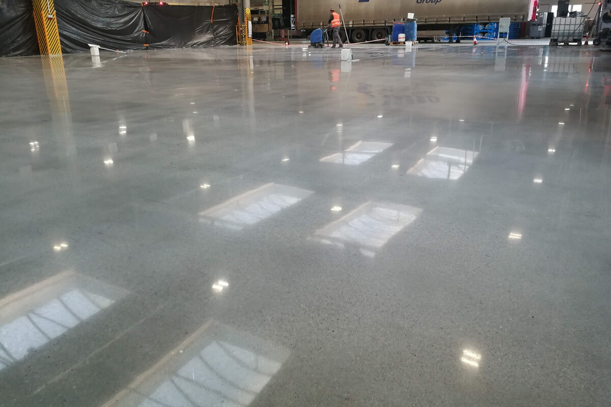 realizacja regeneracji posadzki - Silicol Renova - fabryka Toyota