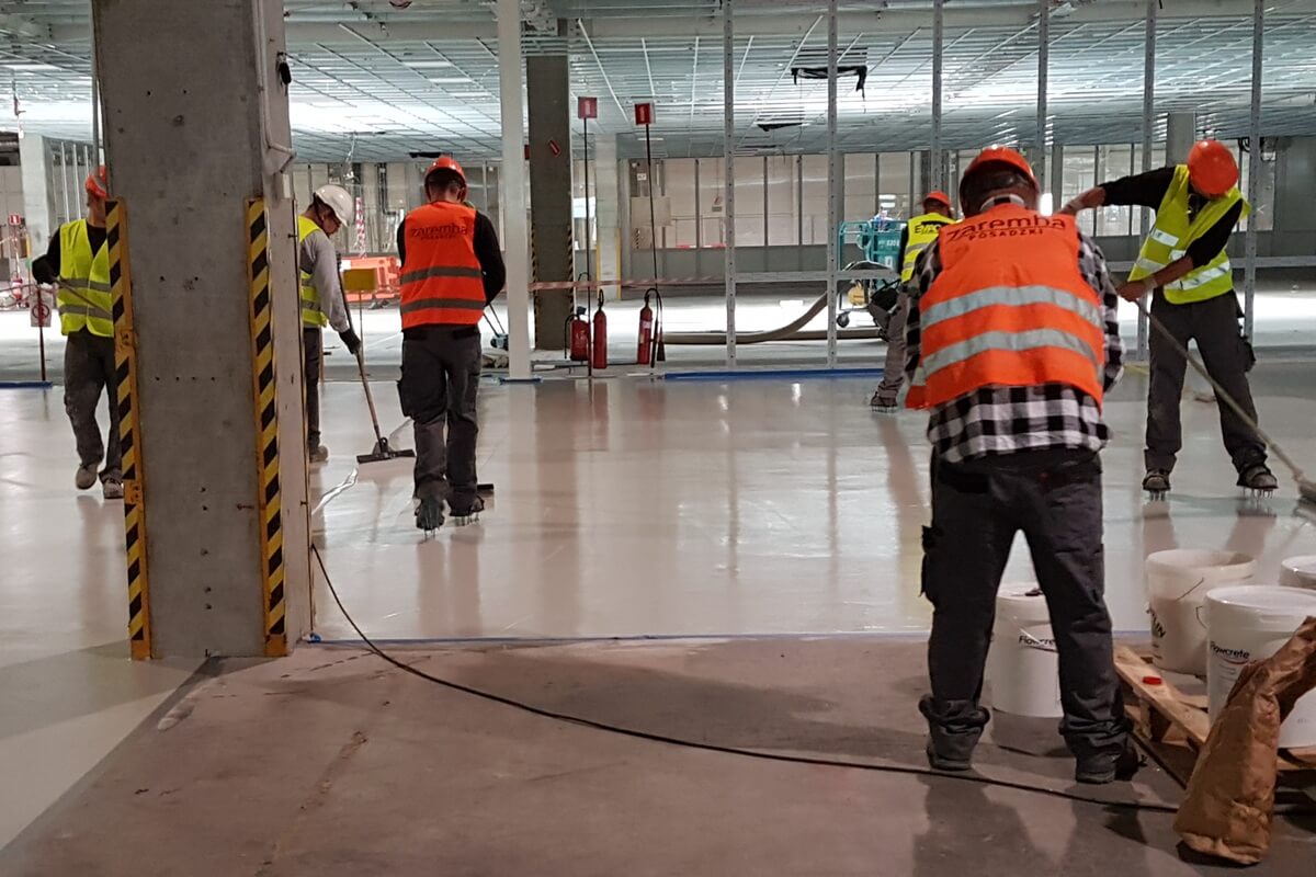 ukladanie żywicy poliuretanowej - rozwiązanie, które miało się sprawdzić po przebudowie zakładu